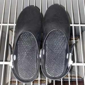 Calzuro Italian Made Shoes, Classic, no holes, heel strap attached. Size 37-38.